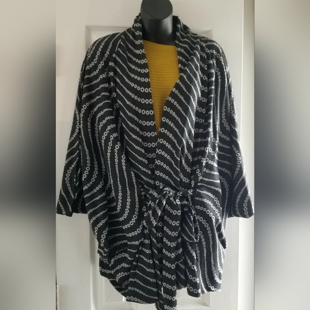 Kristin Miles women's coat cape jacket black and white 3X